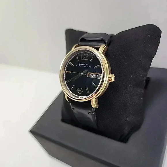 Womens Marc by Marc Jacobs MBM8651 Fergus Day Date 38MM Gold Watch New Battery - Picture 4 of 16